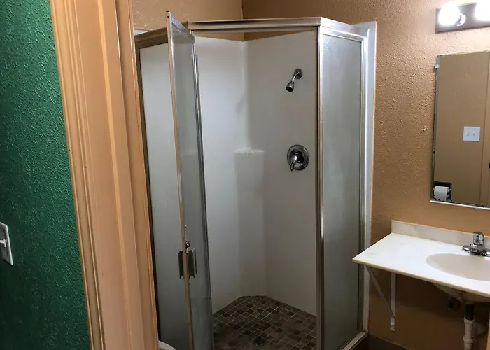 Midtown Motel 2*