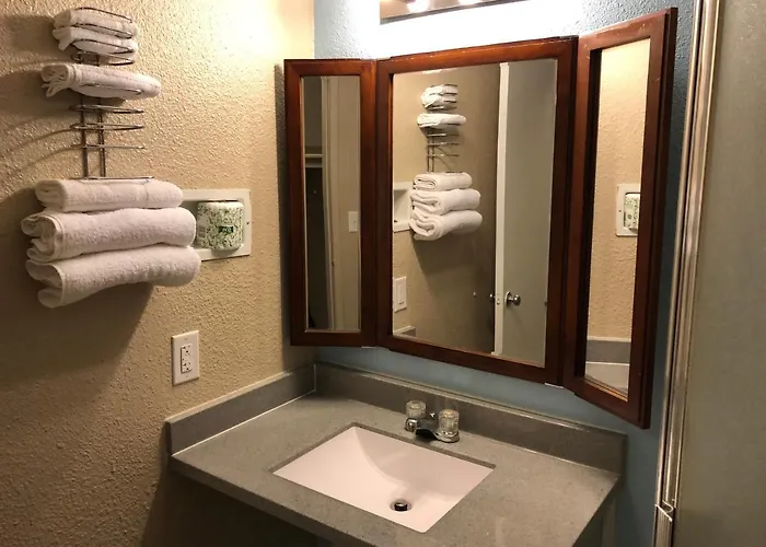 Midtown Motel 2*