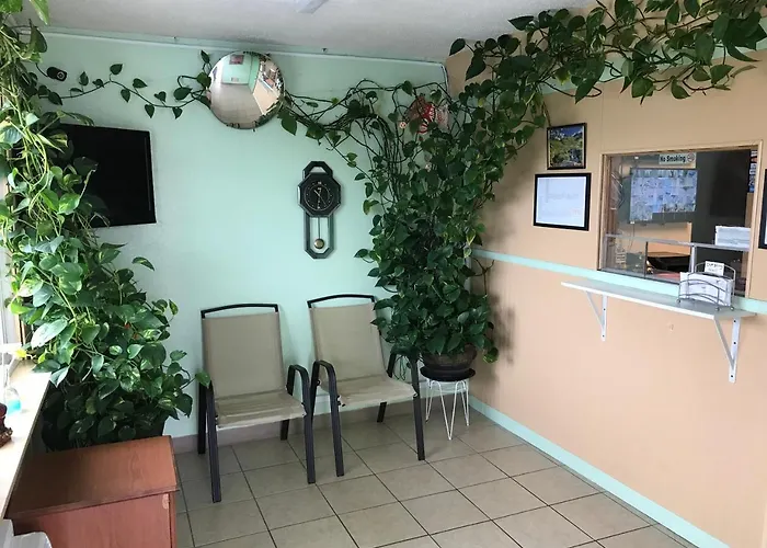 Midtown Motel 2*